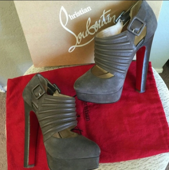 Christian Louboutin Pump - Picture 2 of 4